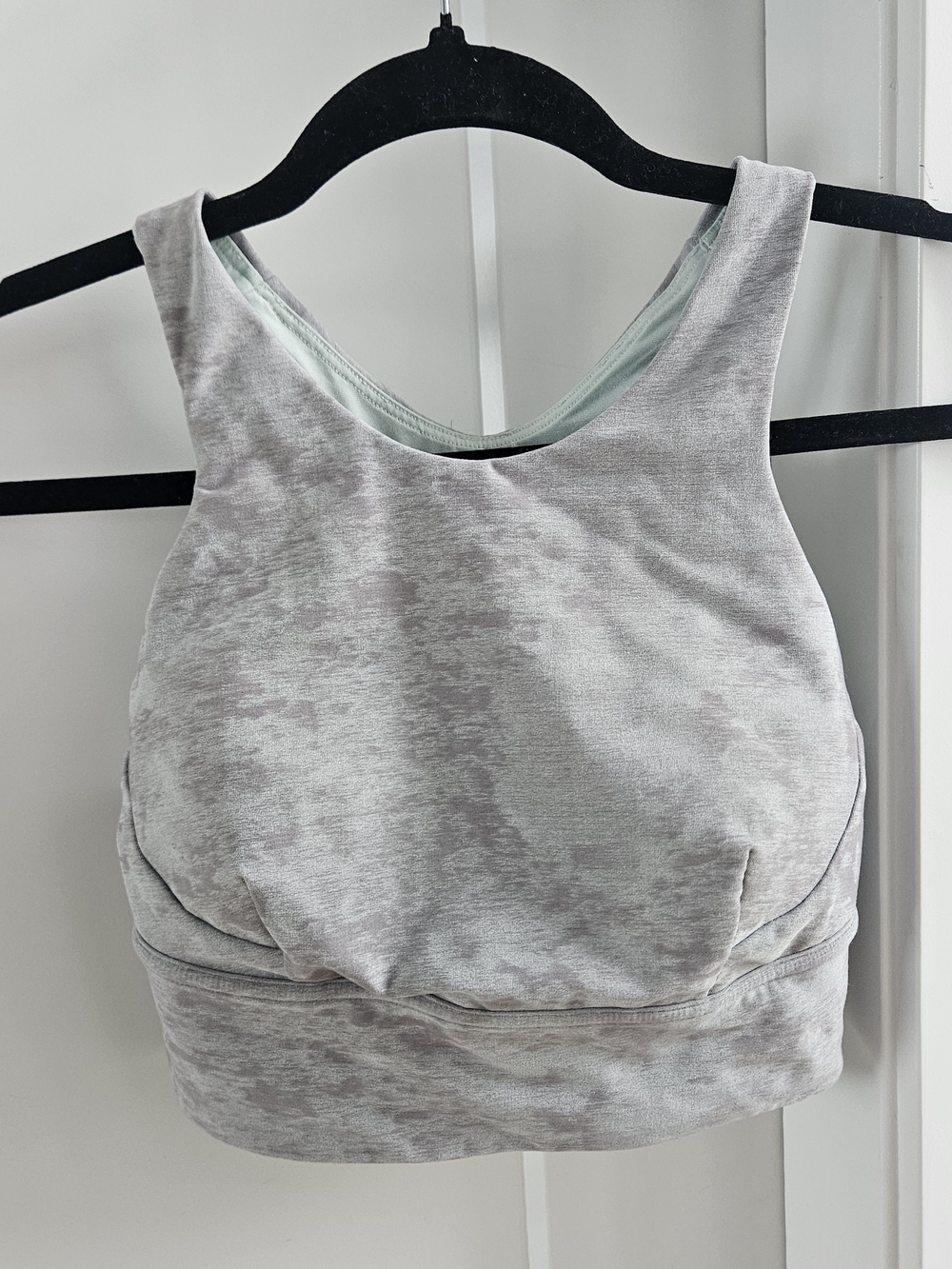 lululemon athletica Light Gray Heather Sports Bra Crop Sz 4
